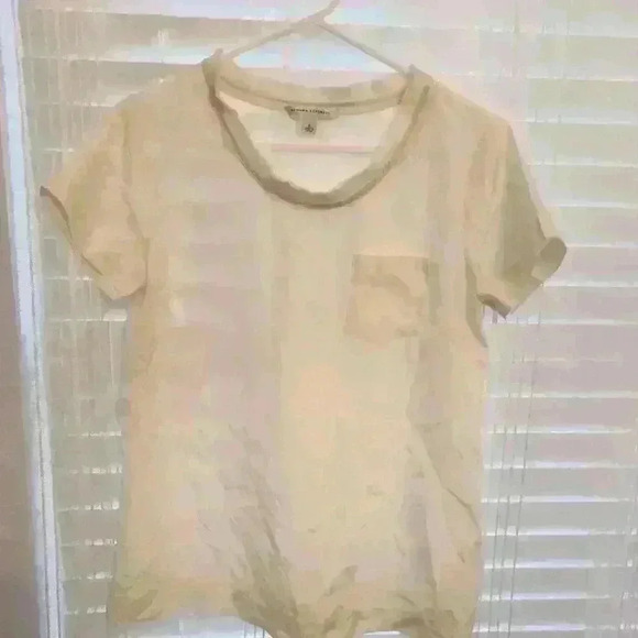 EUC women's Banana Republic 100% silk off- white top w/pocket, staple piece! $15 - Picture 1 of 4